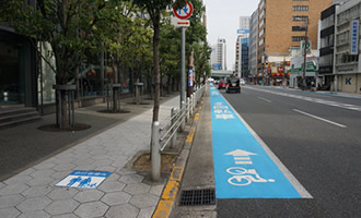 大阪市本町左専道線自転車レーン